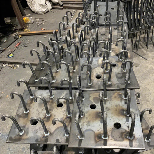 图纸中如何确定广元预埋件的位置？